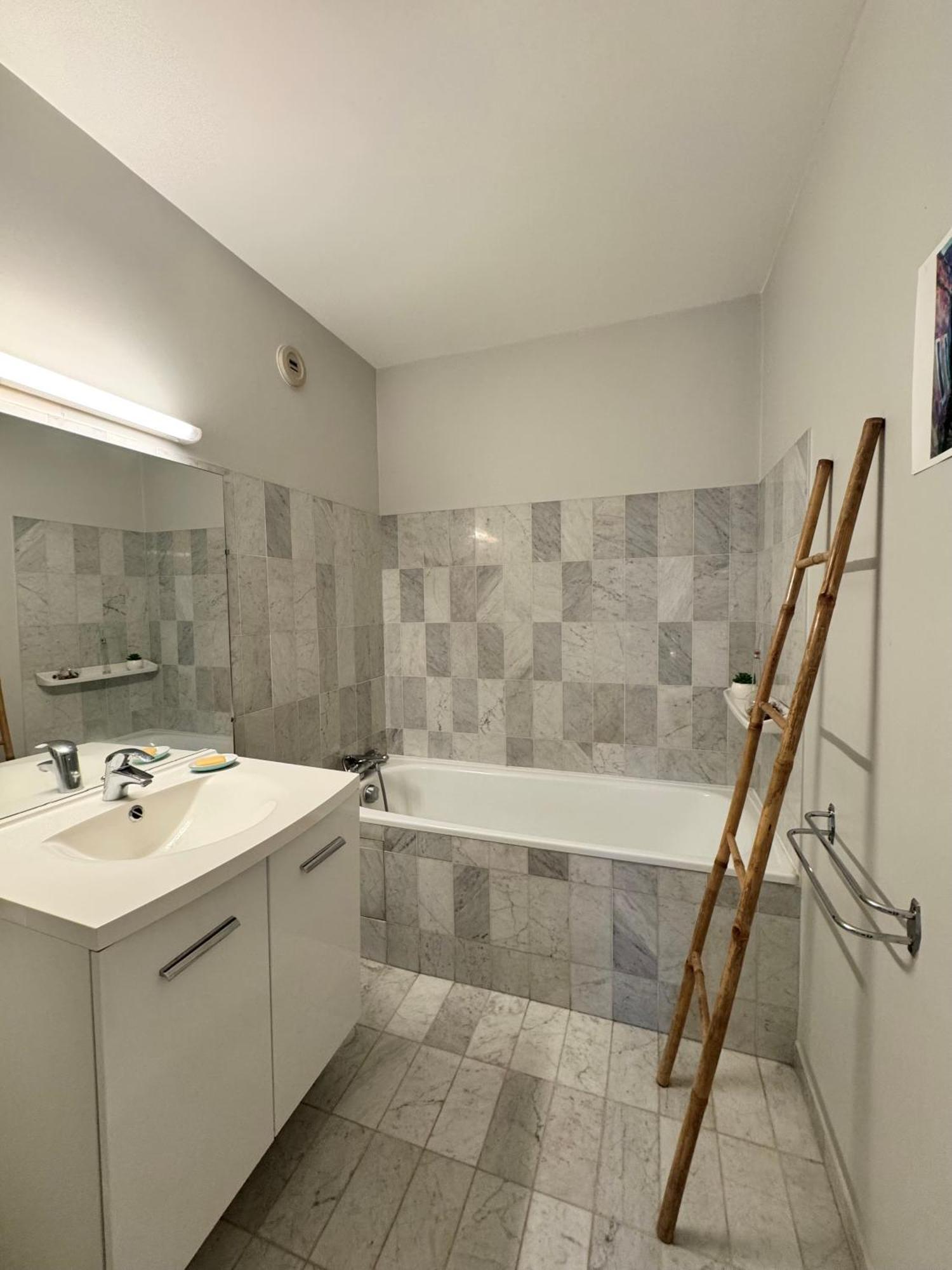 Appartement Le Nantais, Centre De Avec Garage Prive Rennes