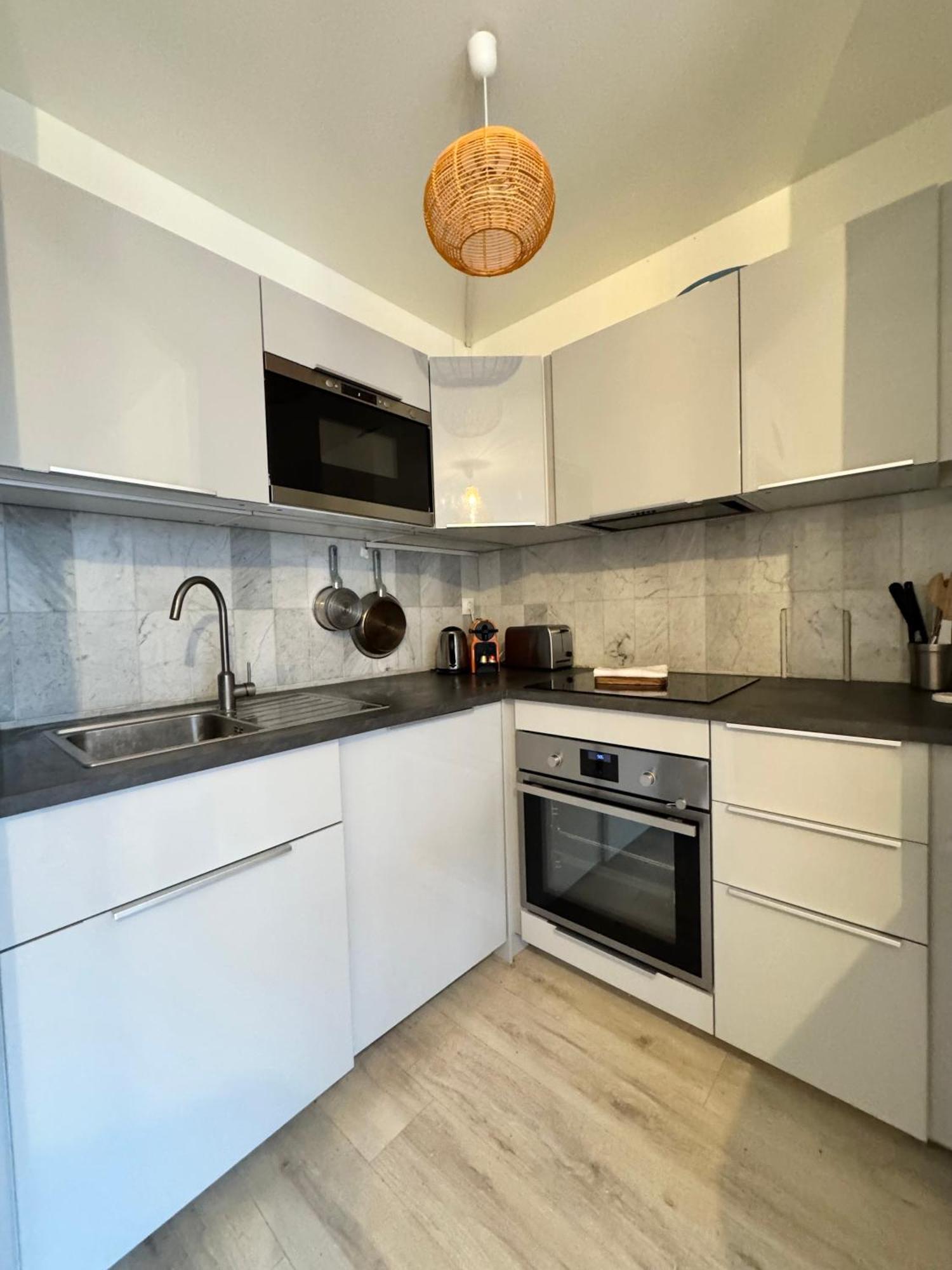Appartement Le Nantais, Centre De Avec Garage Prive *